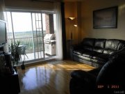 新St-Laurent区2008年典雅双卧双车库Condo