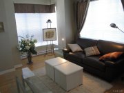 市中心2005年典雅两卧Condo